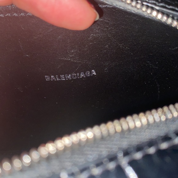 Balenciaga everyday camera bag with top handle - Picture 6 of 10